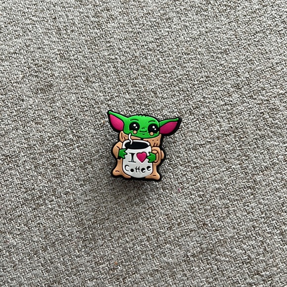 Baby yoda love Jibbitz - Picture 2 of 4